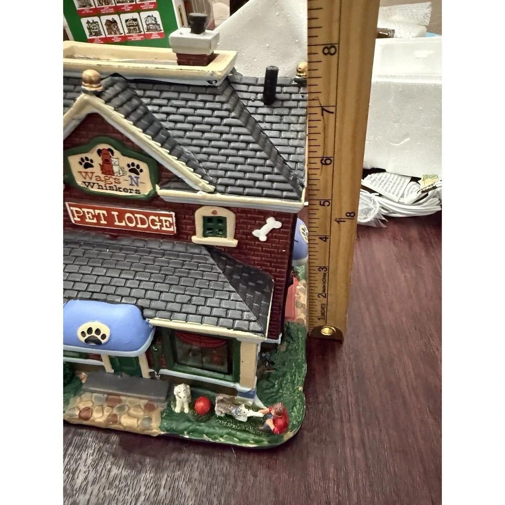 Lemax Coventry Cove Wags N Whiskers Pet Lodge Christmas Village Lighted 2015 Box